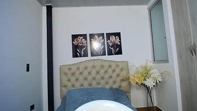 pinky_f00x Live XXX Chat