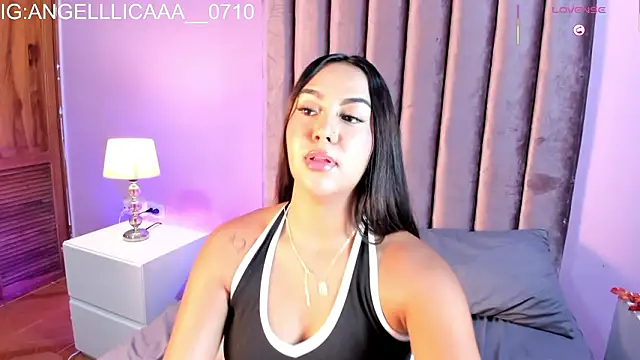 Little_Angelica18's Live XXX Chat