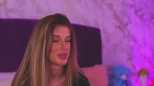 EllinaNuriaのライブXXXチャット