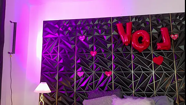 TaylorMilly's Live XXX Chat