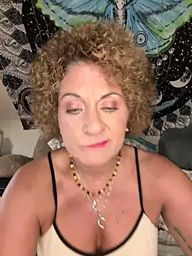 SuzyCatzz 现场XXX聊天