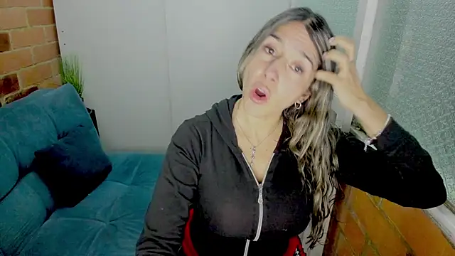 Penelope47's Live XXX Chat