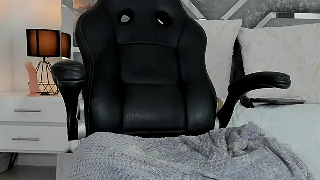 Slut_Milf_ élő XXX-chatje