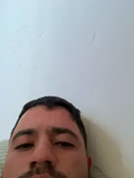 aalvaro98: διαδικτυακό σόου στην κάμερα