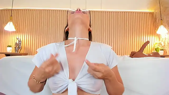 NahimiThompson: онлайн-секс-чат