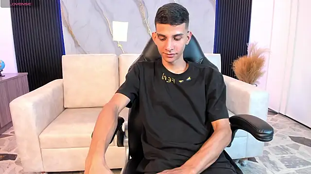 Aaron_Scoot Show Webcam