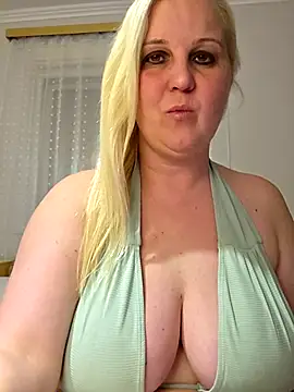 Mayci1984's Live Chat Room