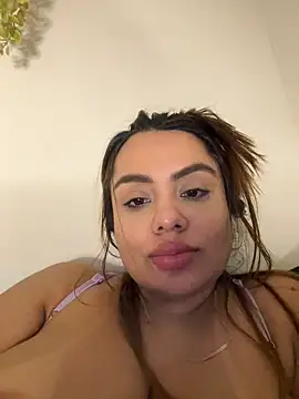 Chat +18 de valeria2019hot ao vivo