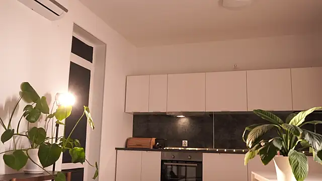 EleniRoeber's Live XXX Chat