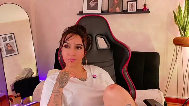 EmmyEvans1 Chat XXX live