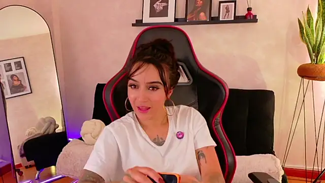 Chatroom XXX en direct de EmmyEvans1