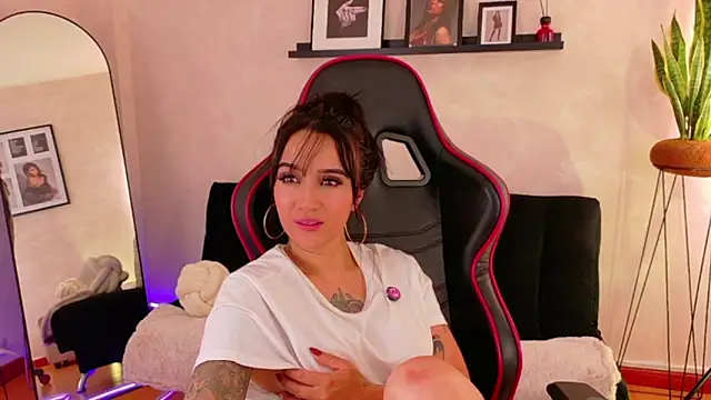 EmmyEvans1 Live XXX Chat