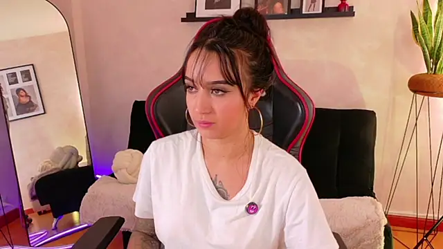 EmmyEvans1 Live XXX-Chat