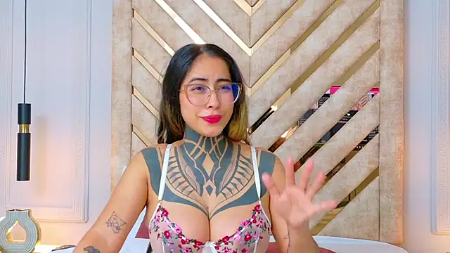 XXX chat uživo modela NicoleBlum