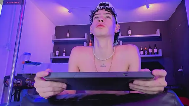 Chat +18 de nova_salvatore ao vivo