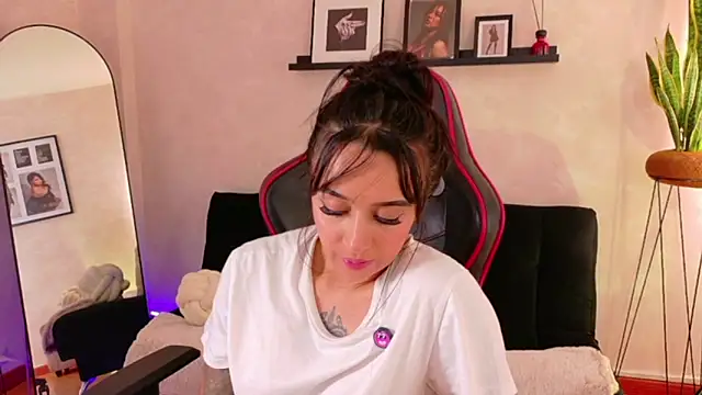 EmmyEvans1n Live XXX chat