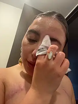 XXX chat uživo modela sukhakunis1