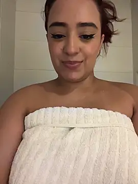 NaughtyNinnaXXX Adlı Modelin Canlı XXX Sohbeti