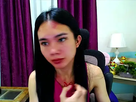 devine_goddess élő XXX-chatje