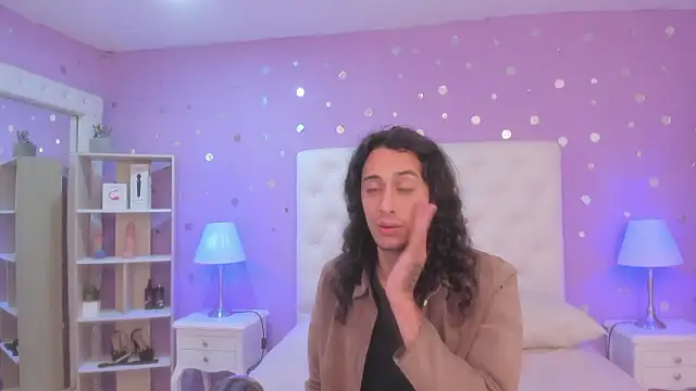 Chat XXX en directo de Goldentemptation_