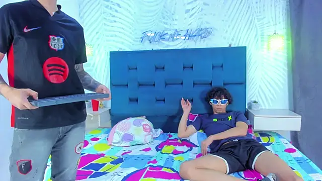 Chat XXX en directo de Adventurous_Boys