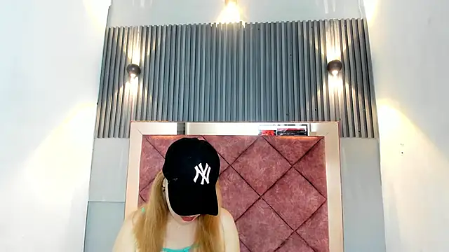 Chat +18 de ESTHEER_VARGAS ao vivo