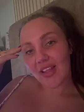 BustyNova's Webcam Show