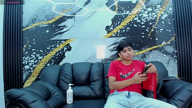 Reallyhotsexx333's Live XXX Chat