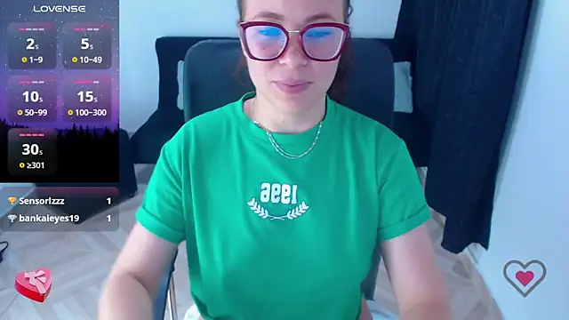 SharonR1のライブXXXチャット