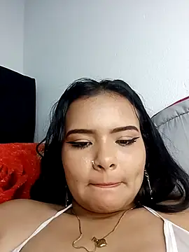 Emily_Rouse23 élő XXX-chatje