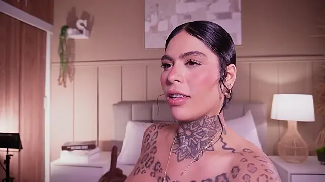 XXX chat uživo modela curvyliciousss