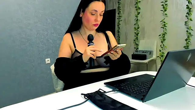 Yesss_Lilith élő XXX-chatje