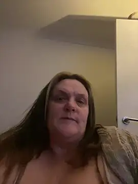 Busty-GilfQuinn Live XXX-Chat