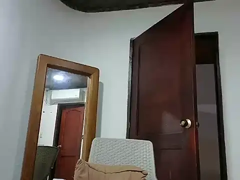 jackbigcock11 Show in webcam