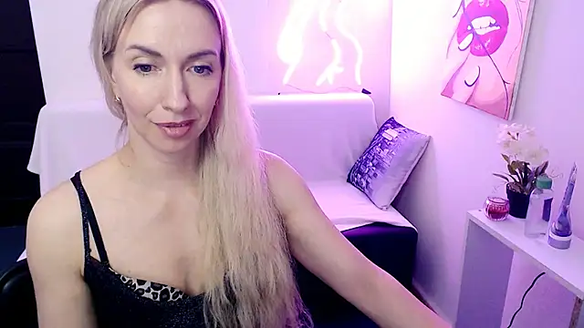 Chat +18 de Cute_Smile_Shy ao vivo