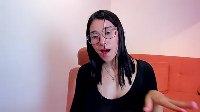 Emiss_Jones' Live XXX Chat