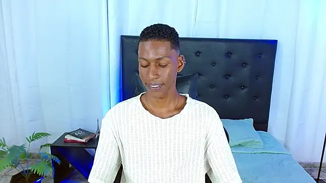 maiki18_'s Live XXX Chat