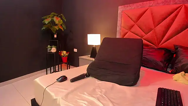 mia_milff: вебкам-шоу