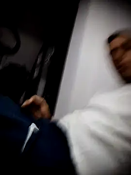 Yulians07 Adlı Modelin Canlı XXX Sohbeti