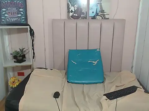 casandraroberthrs707's Webcam Show