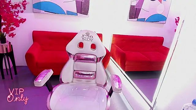 Show modela Megan_vixeen na web-kameri