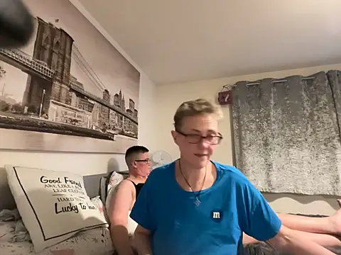 Chatroom XXX en direct de Curvy-Jinx