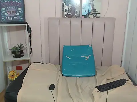 casandraroberthrs707 live XXX chat