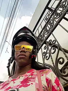 sweetsarabig22cm Chat XXX live