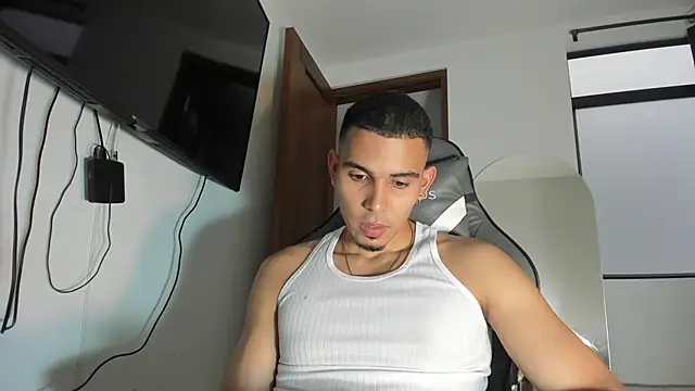 Chat XXX en directo de Lucca__