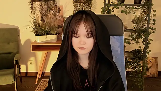 Elainebeness Adlı Modelin Canlı XXX Sohbeti