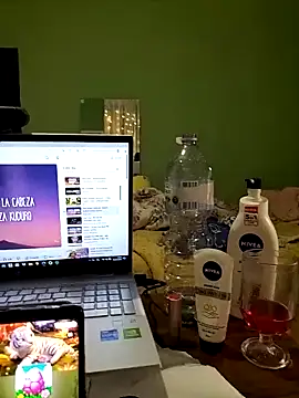 Milfporcona: απευθείας συνομιλία ΧΧΧ