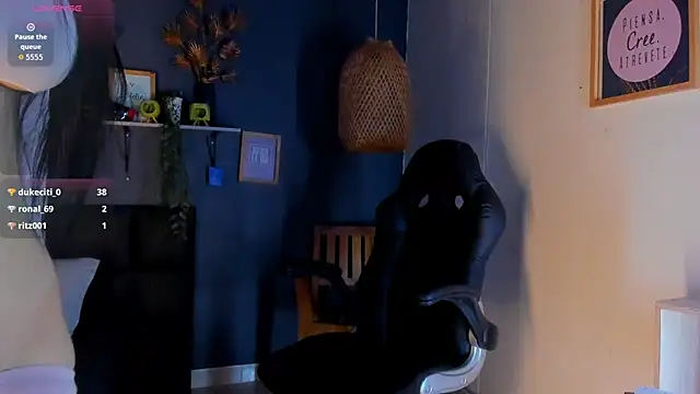 Chat +18 de eliza_pink24 ao vivo