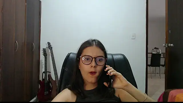 Show de MadieeLorez na webcam