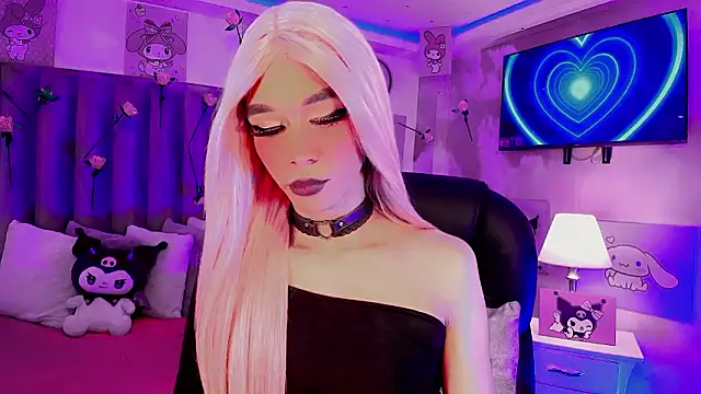 Pokazy przed kamerką – dearAlanaxxx